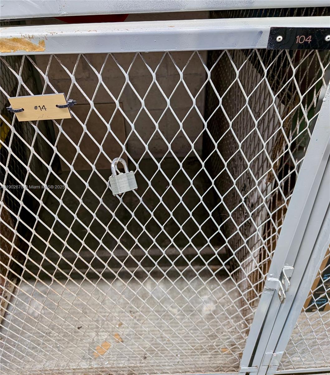 BUILDING SIX OF RACQUET C - Residential Lease