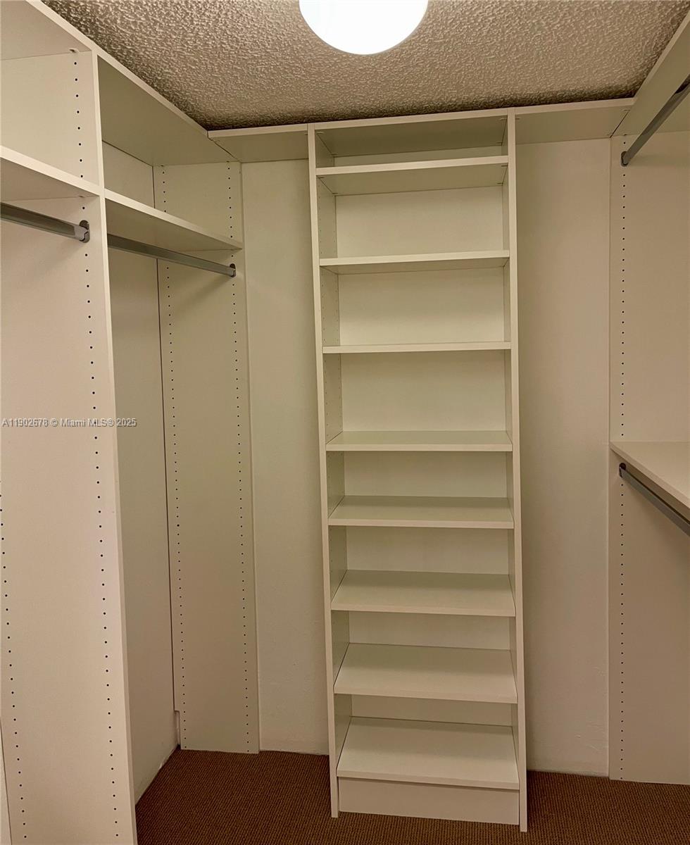 BUILDING SIX OF RACQUET C - Residential Lease