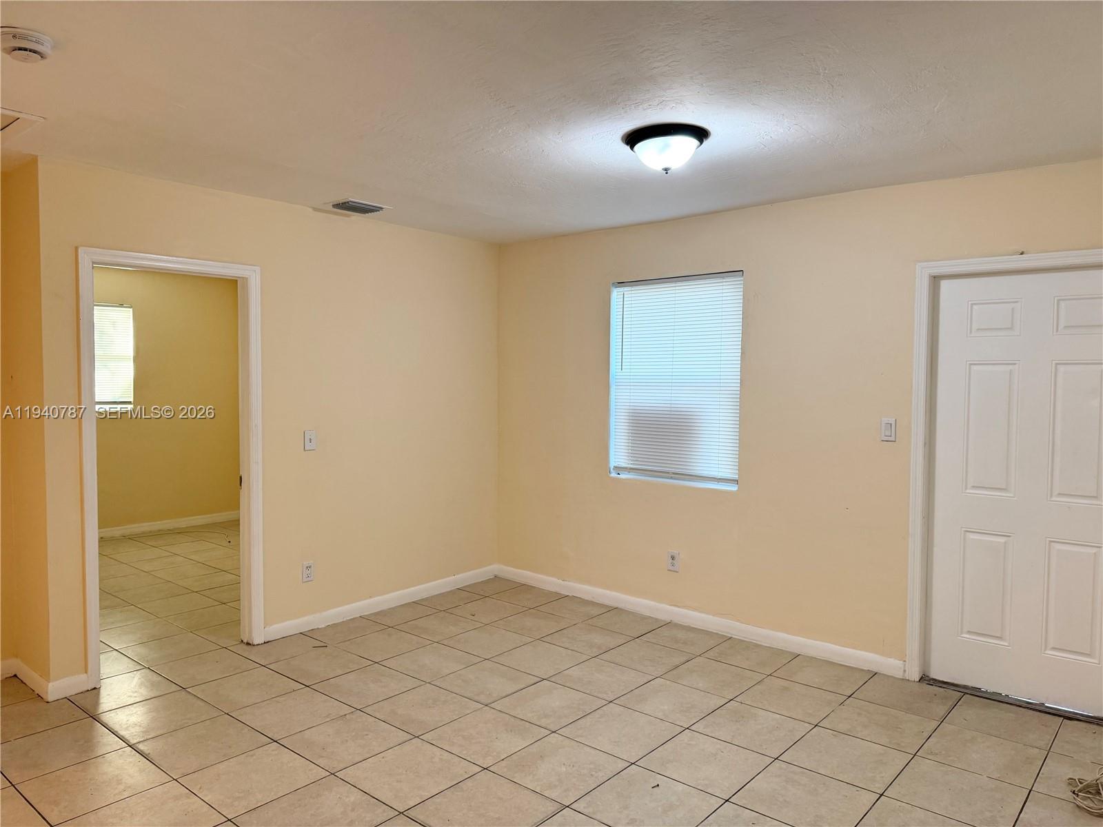 LINCOLN PARK THIRD ADD - Residential Lease