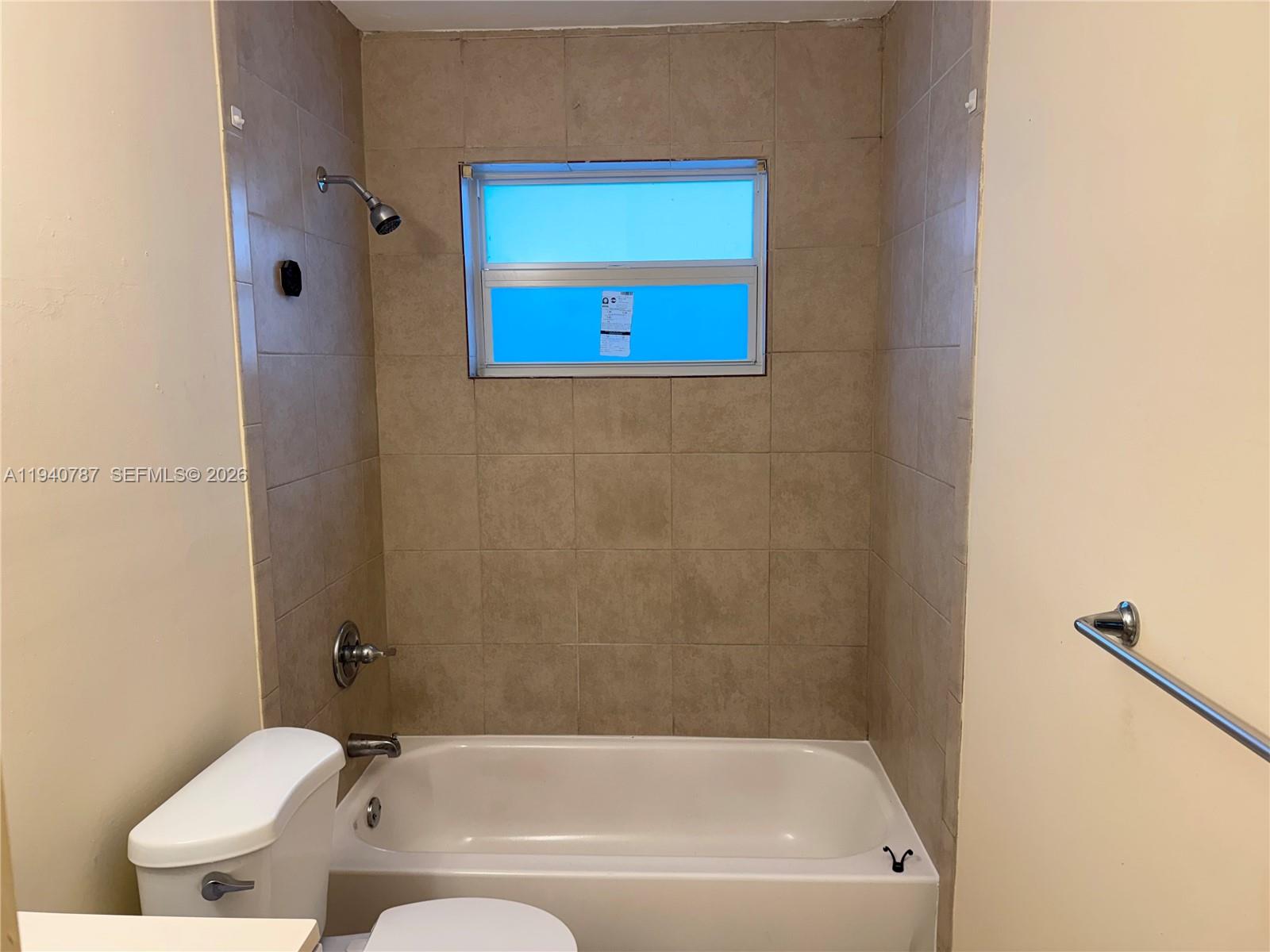 LINCOLN PARK THIRD ADD - Residential Lease