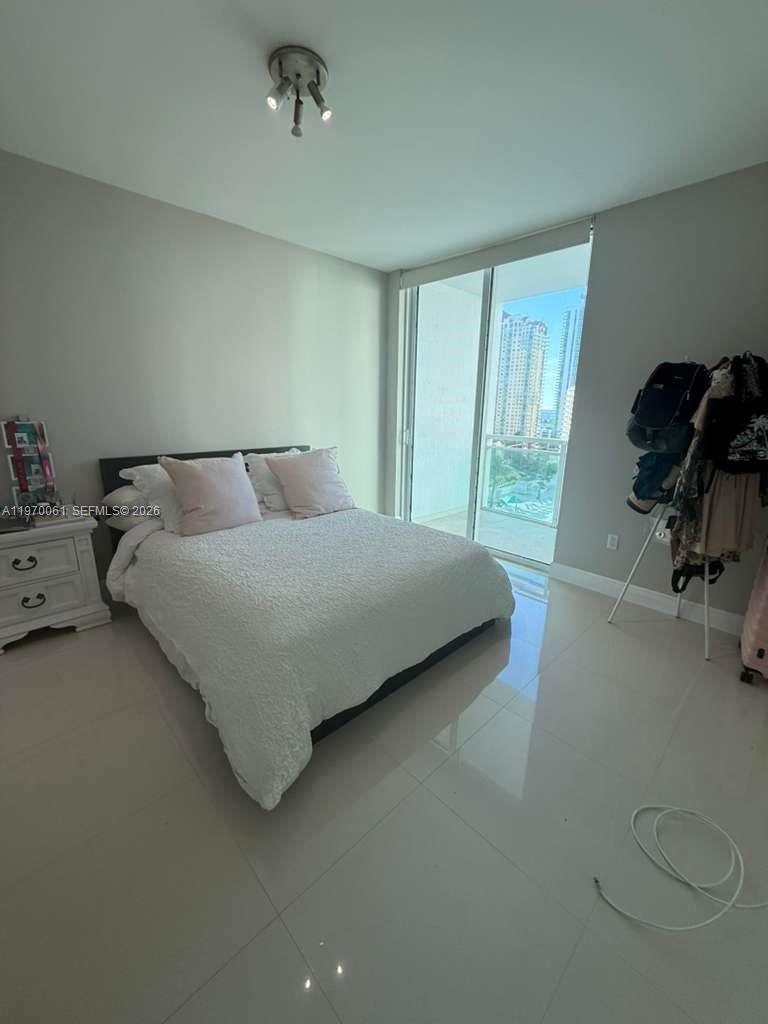 THE PLAZA 851 BRICKELL CO - Residential Lease