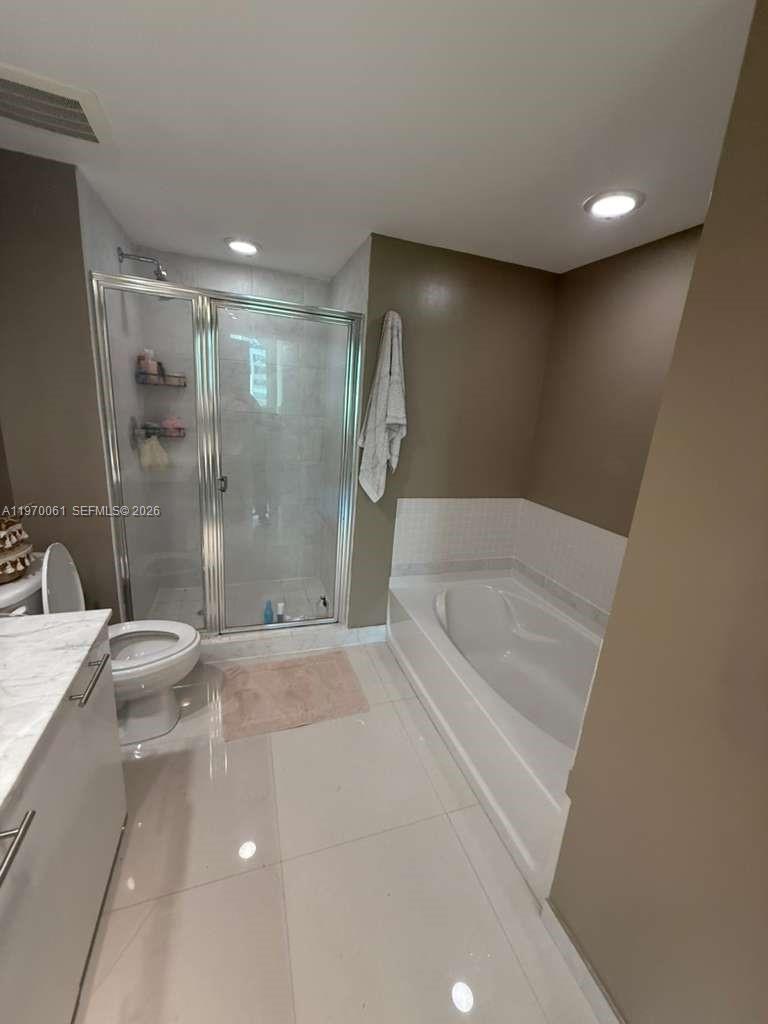 THE PLAZA 851 BRICKELL CO - Residential Lease