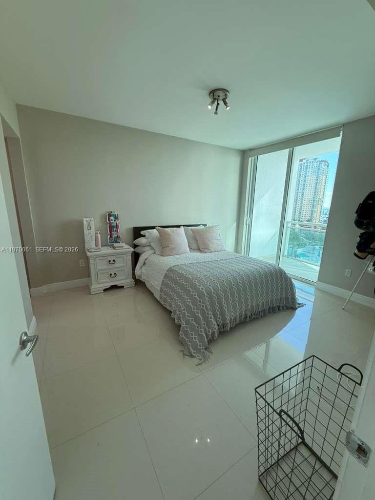 THE PLAZA 851 BRICKELL CO - Residential Lease