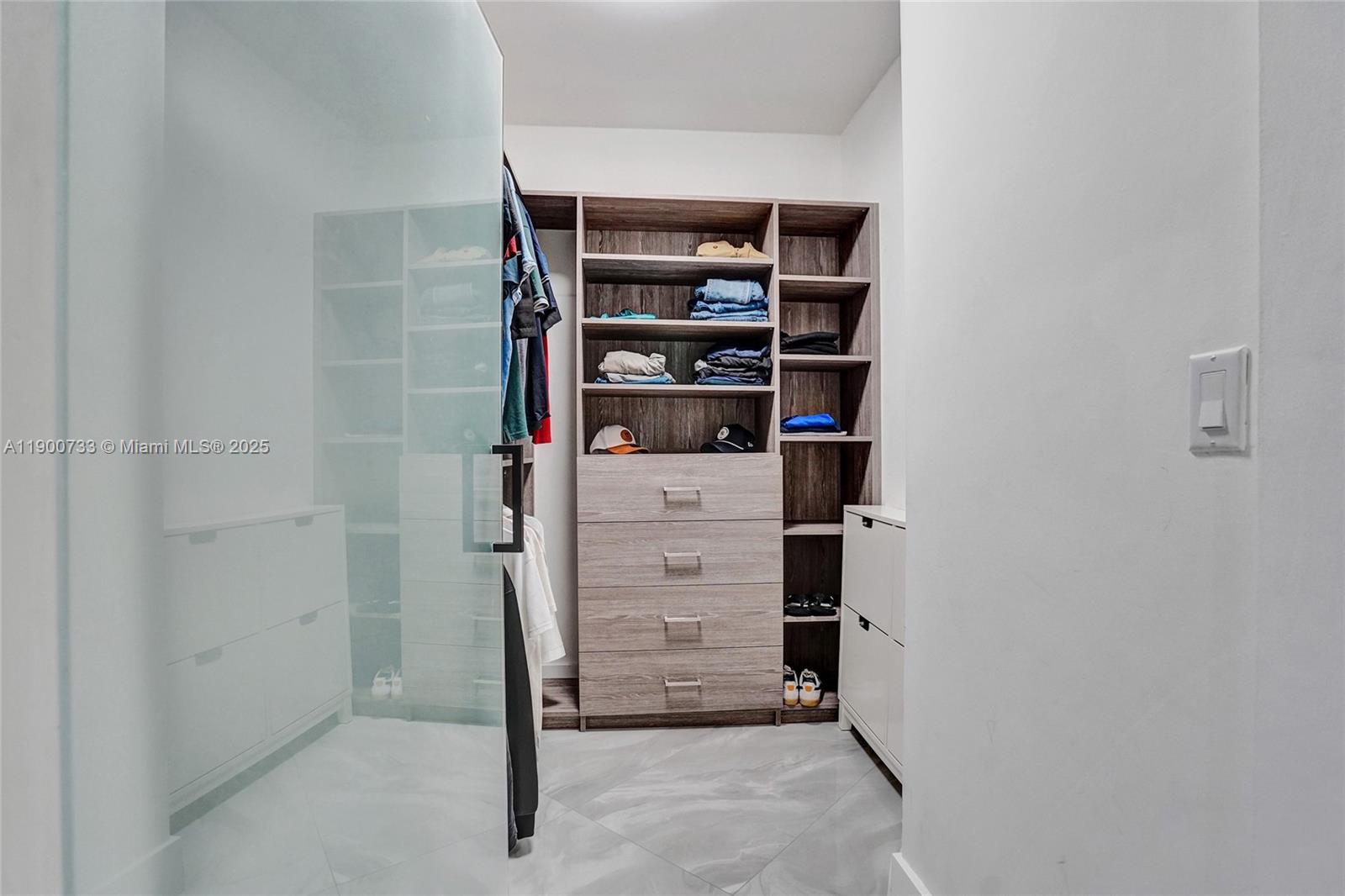 3000 ISL BLVD WILLIAMS IS - Residential