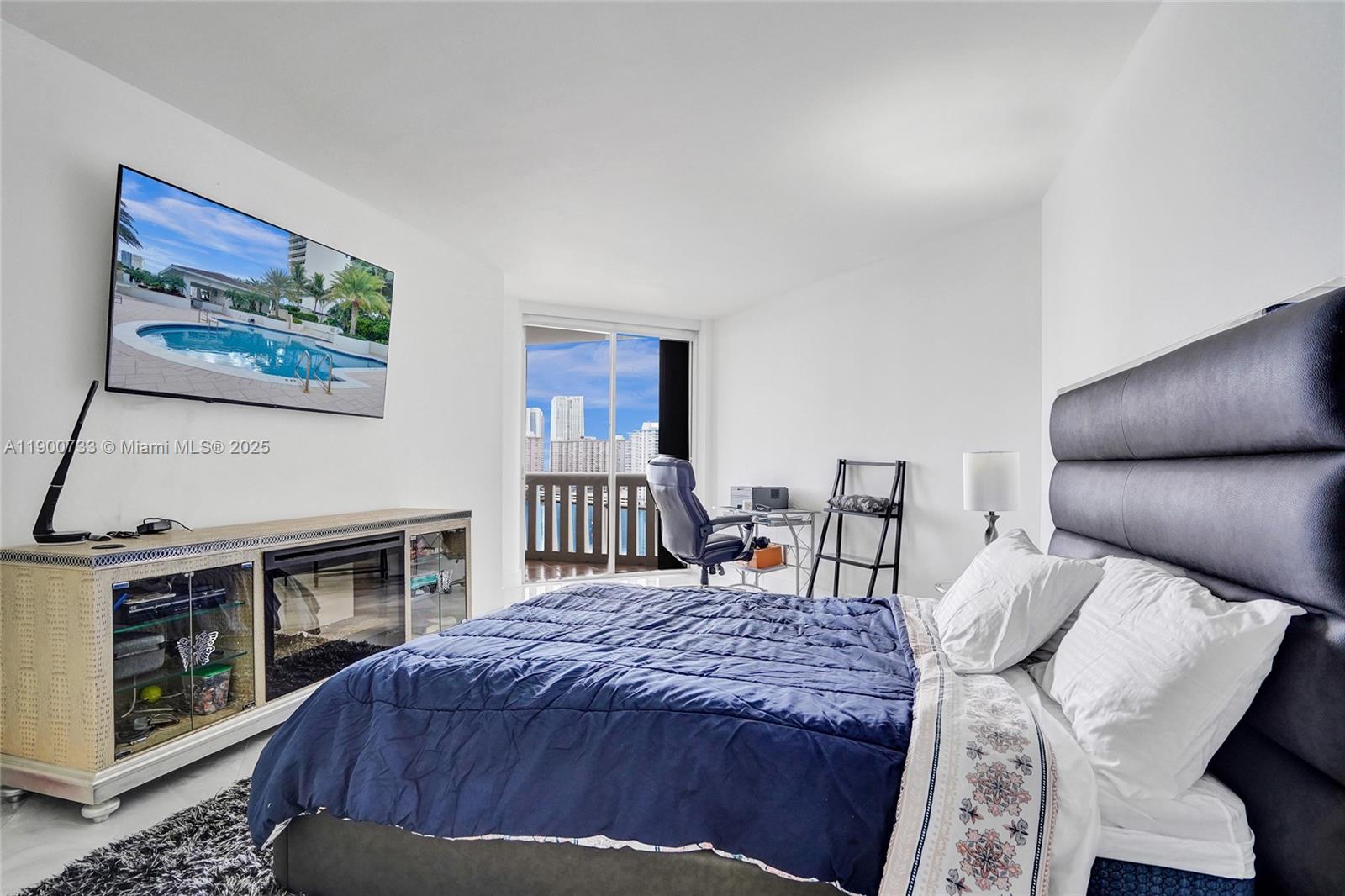 3000 ISL BLVD WILLIAMS IS - Residential