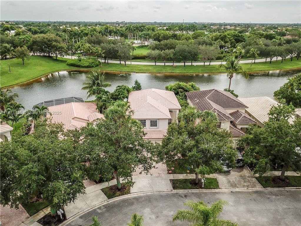 Stunning, LAKEFRONT at one of the most desirable communities in the area!! RATED "A" Schools and SECURITY!!
HOA includes: Security 24 hs, landscaping, cable, Alarm monitoring.
4 bedrooms, 2 1/2 renovated baths, Master with his and her closest.
Tile and laminated floors through out. Stainless still appliances!!!!!
Amazing and tranquil views!!!
Residents of Pembroke Isles enjoy: Fitness center, Aerobics, Sauna, Tennis court, Racquetball, Soccer, Beach Volley, Semi Olympic pools, Senior pool, Kids Pool, jacuzzi, Fishing pier and playgrounds, walking trails!!!!
