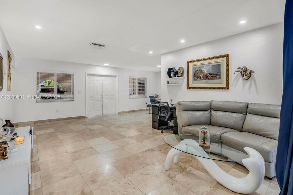 Photo of 1301 N 74th Ter, Hollywood, FL 33024 (MLS # A12000891)