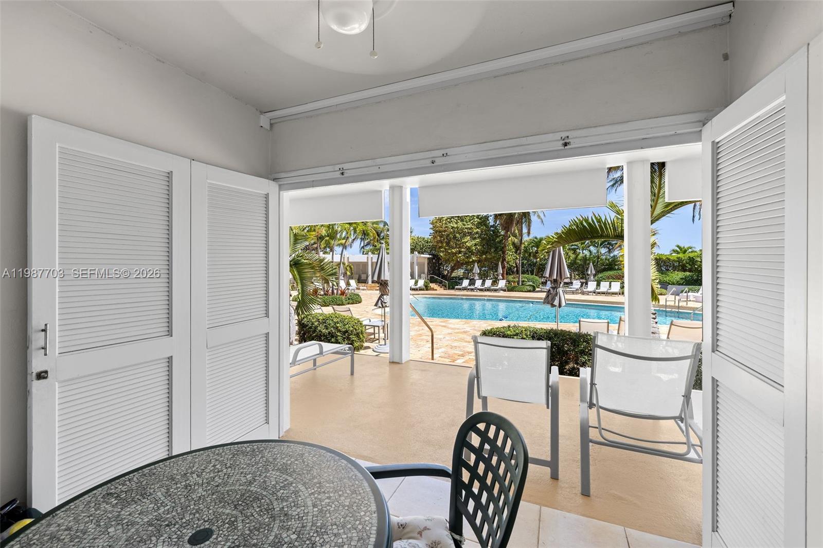 5055 Collins Ave CAB14