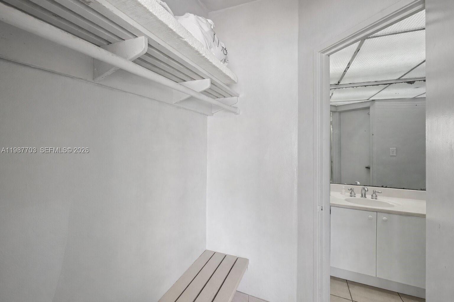 5055 Collins Ave CAB14