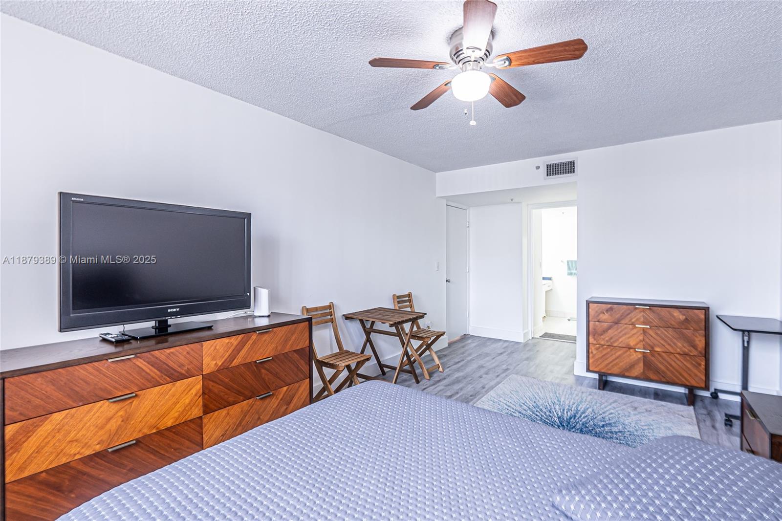 SHERIDAN EAST CONDO BLDG 1 - Residential Lease