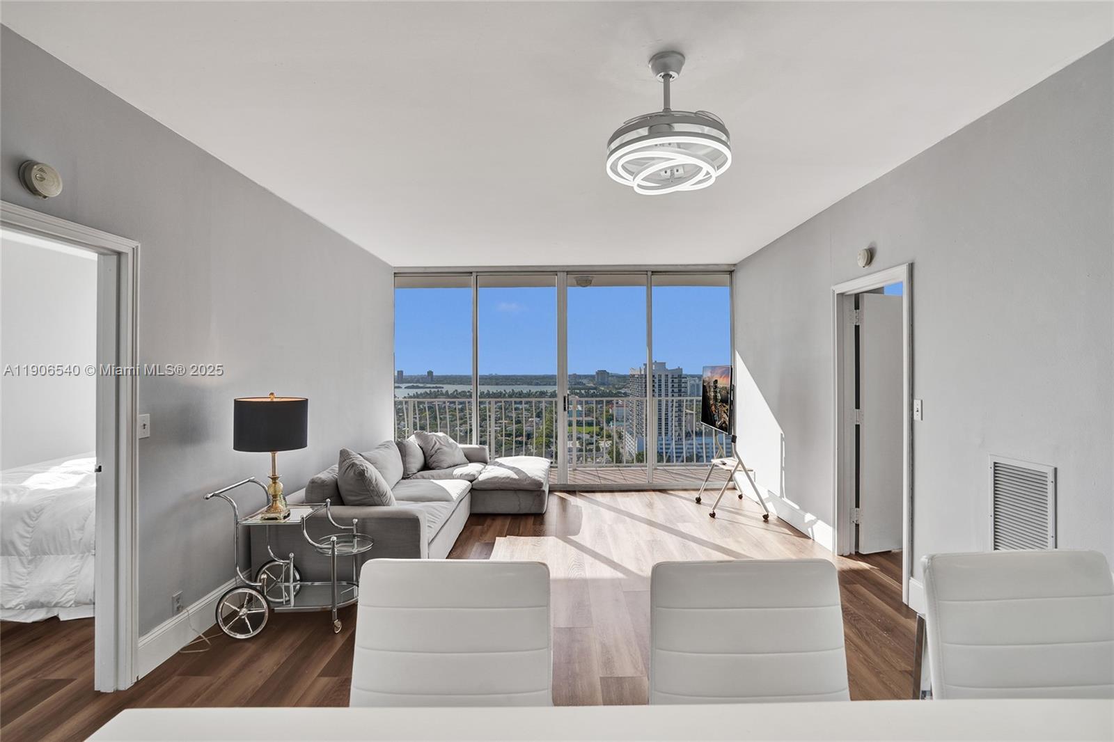 THE GRANDVIEW PALACE COND - Residential