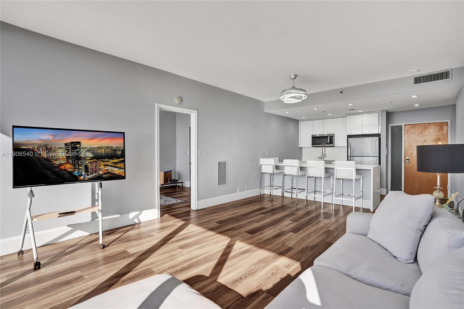 THE GRANDVIEW PALACE COND - Residential