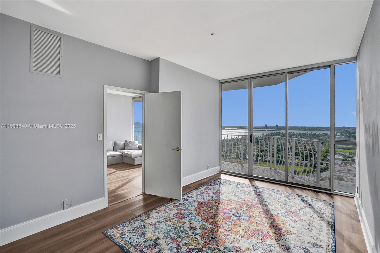 THE GRANDVIEW PALACE COND - Residential