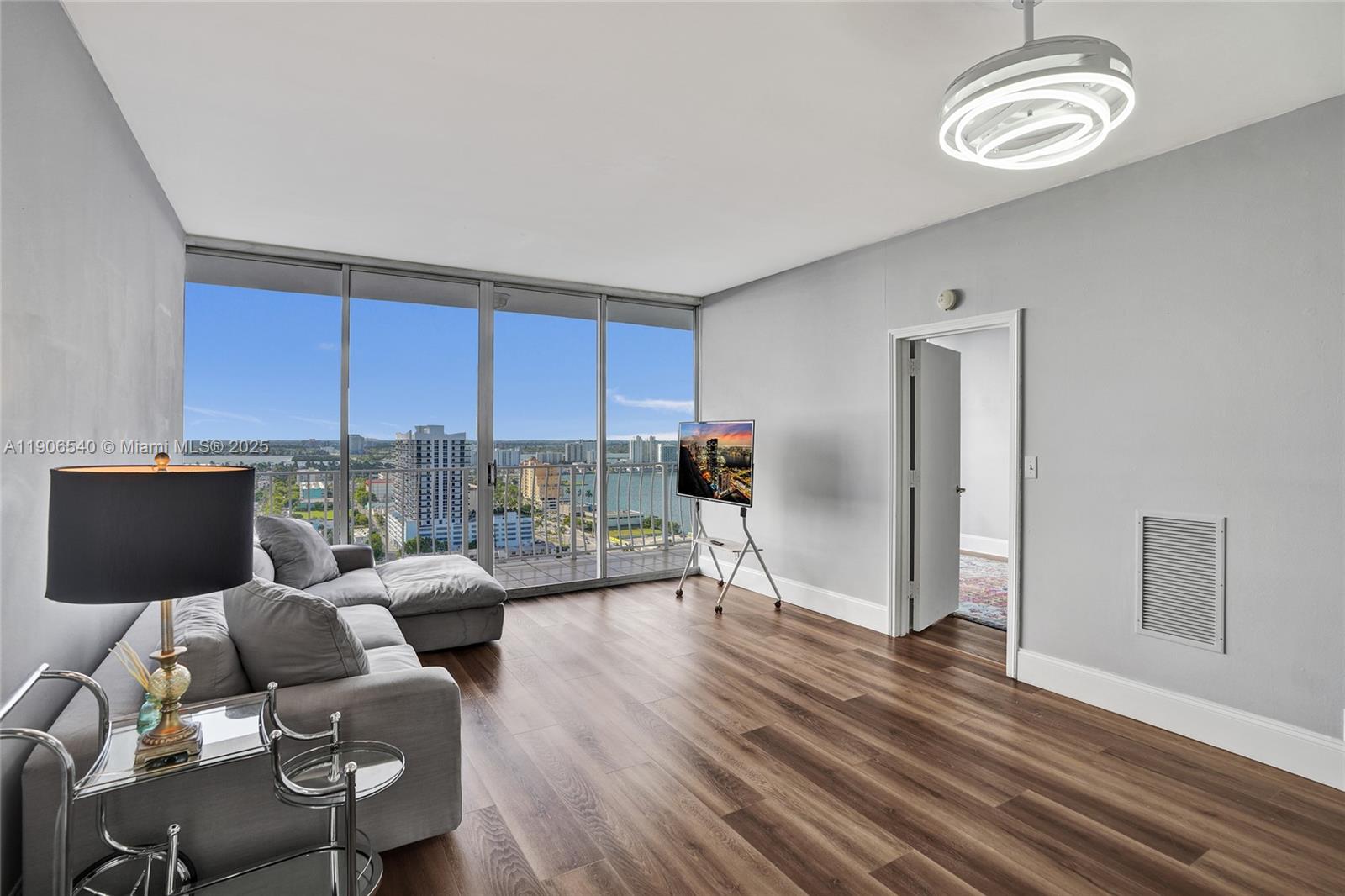 THE GRANDVIEW PALACE COND - Residential