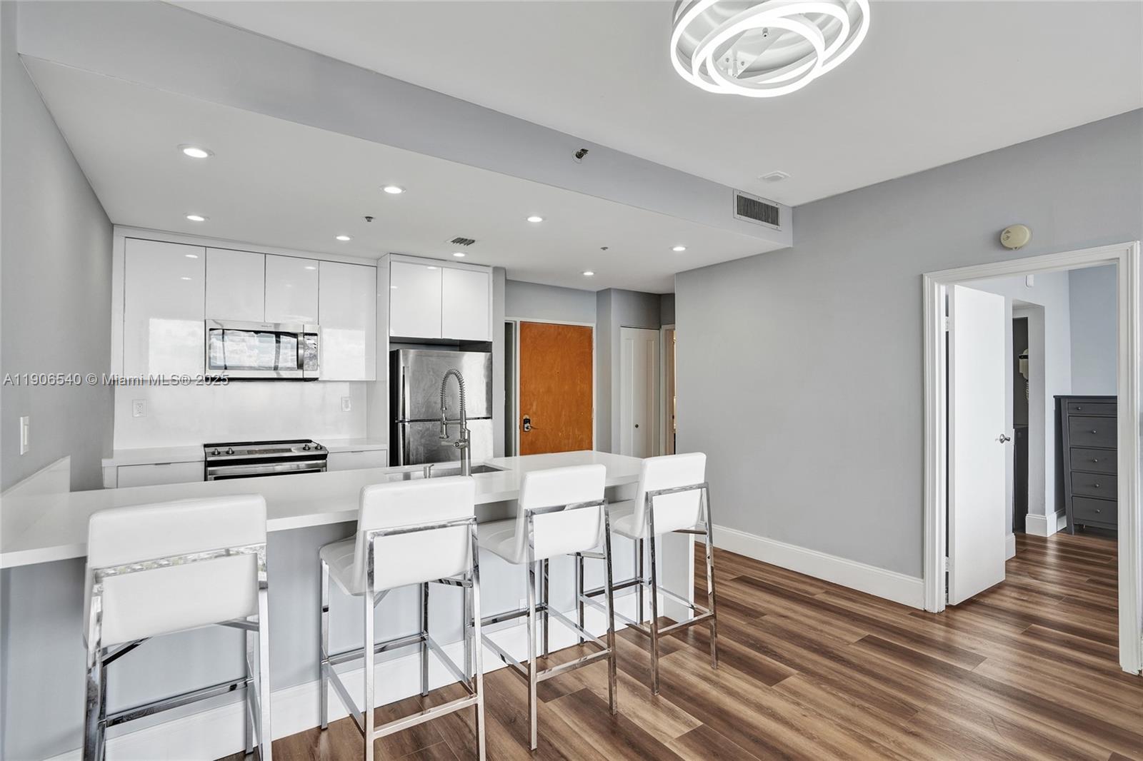 THE GRANDVIEW PALACE COND - Residential