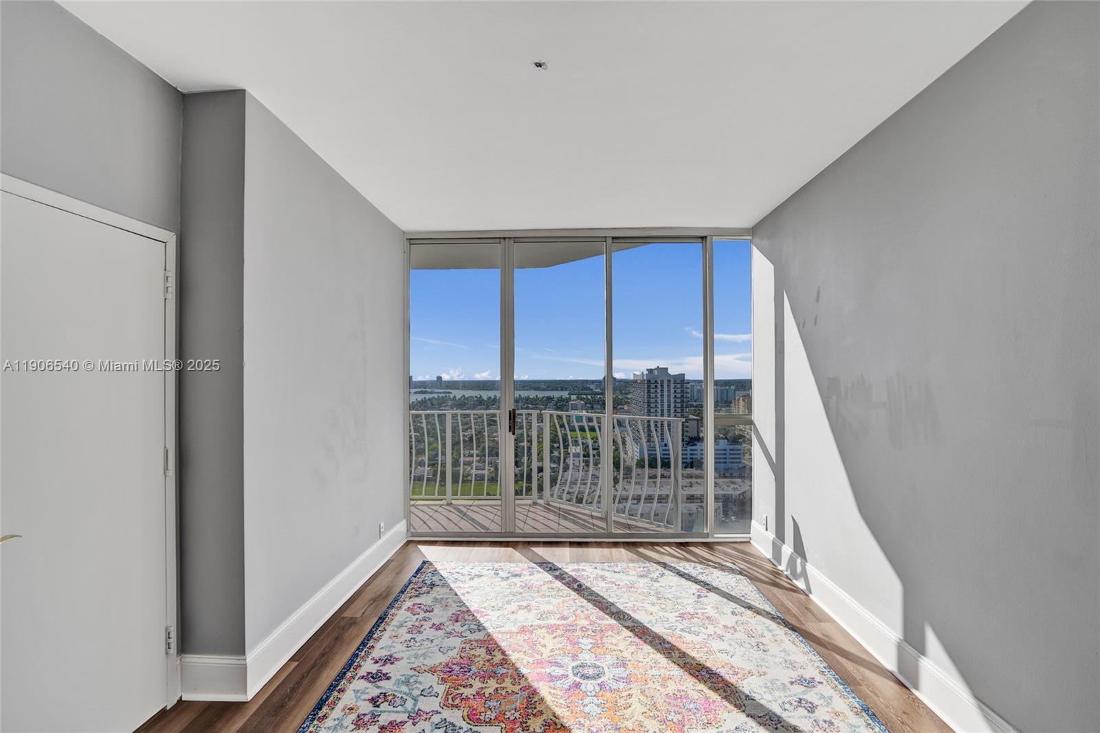 THE GRANDVIEW PALACE COND - Residential