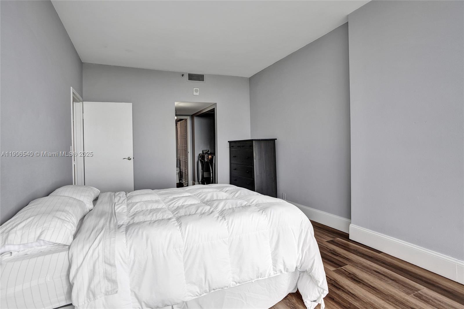 THE GRANDVIEW PALACE COND - Residential