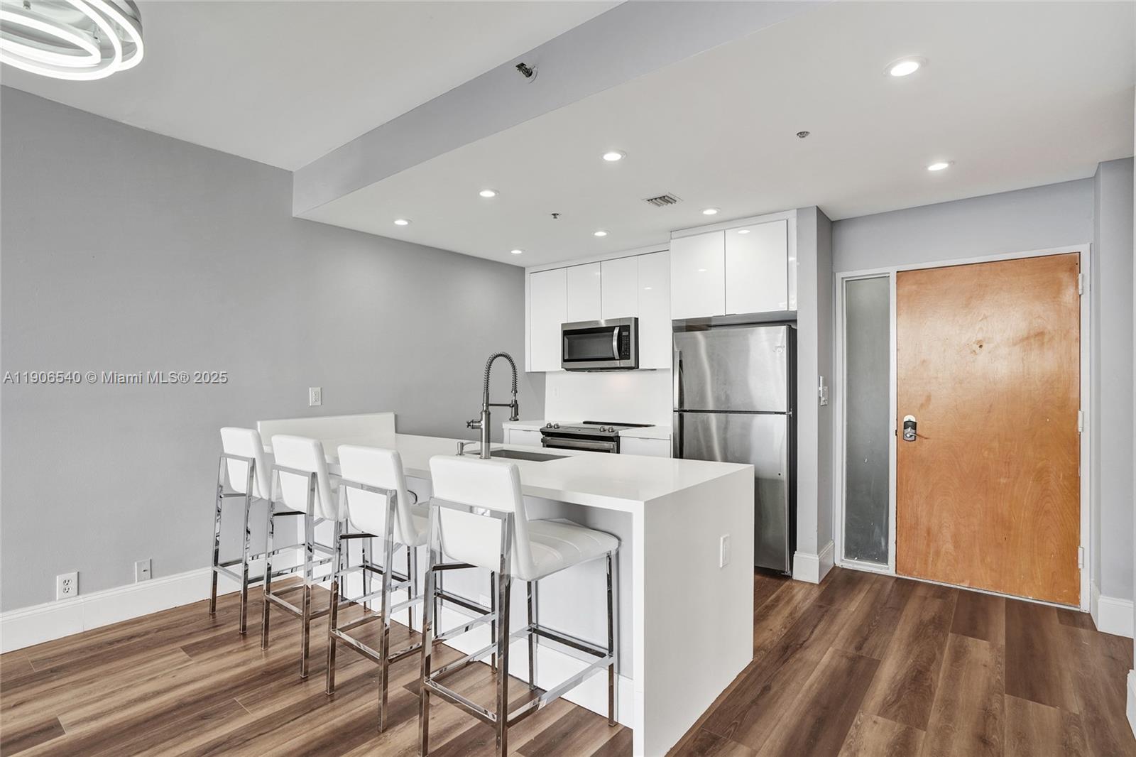 THE GRANDVIEW PALACE COND - Residential