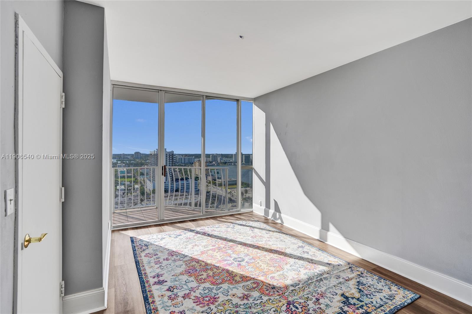 THE GRANDVIEW PALACE COND - Residential