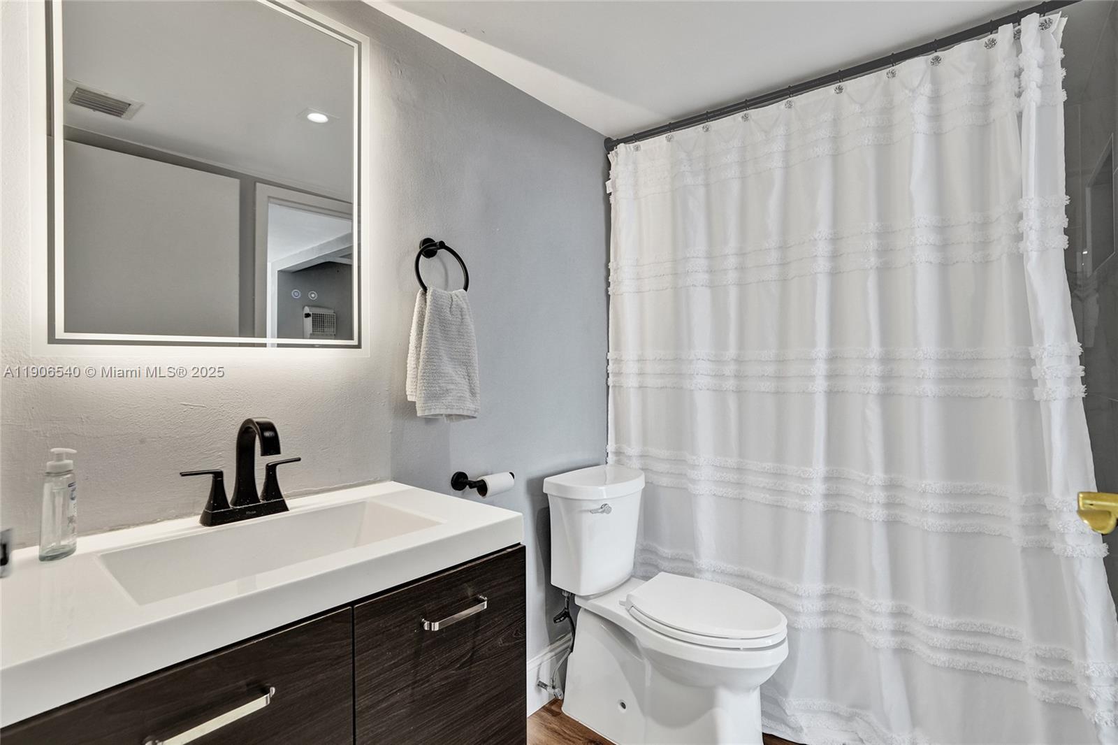 THE GRANDVIEW PALACE COND - Residential