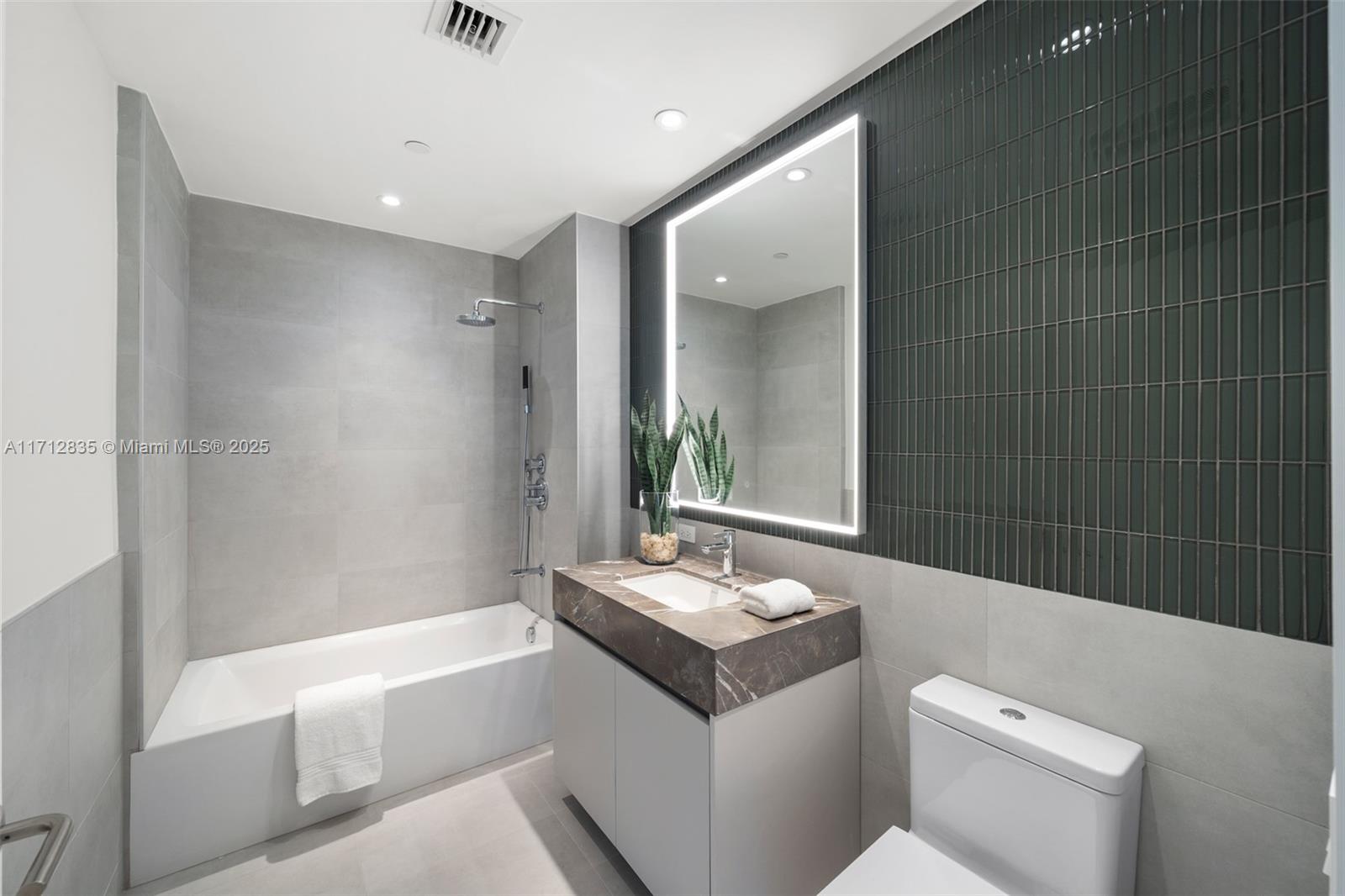 FIVE PARK - Residential