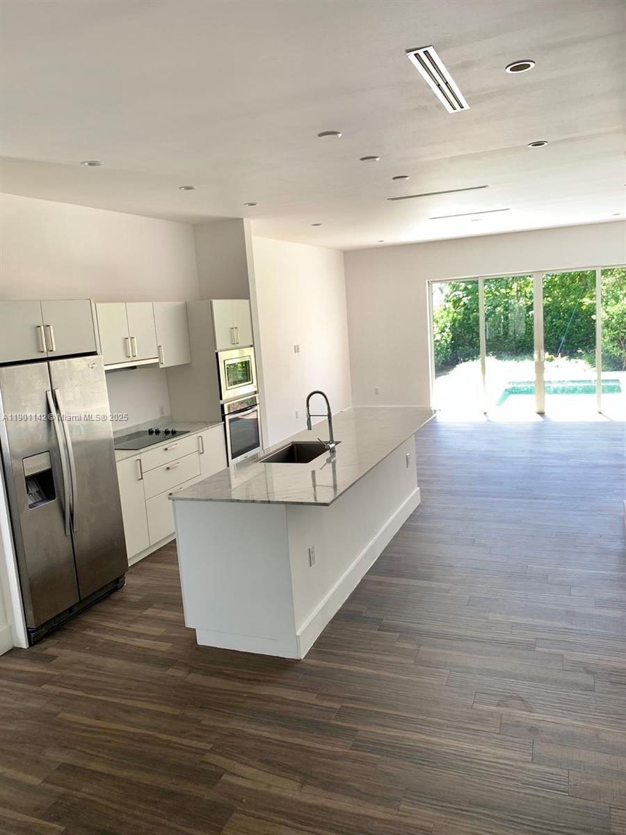 AVALON SUB - Residential Lease