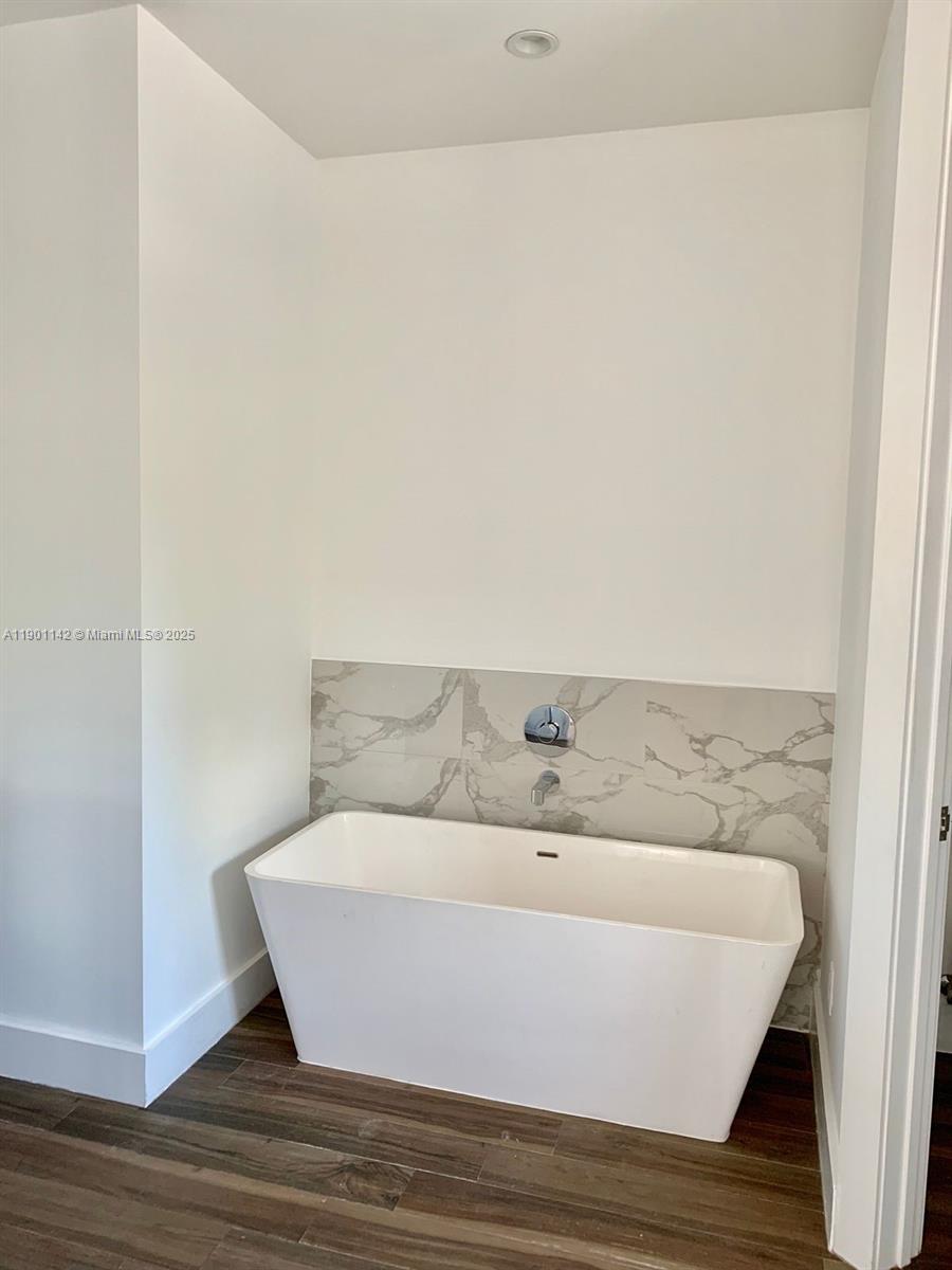 AVALON SUB - Residential Lease