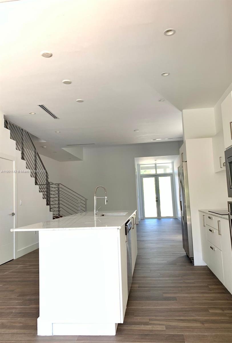 AVALON SUB - Residential Lease