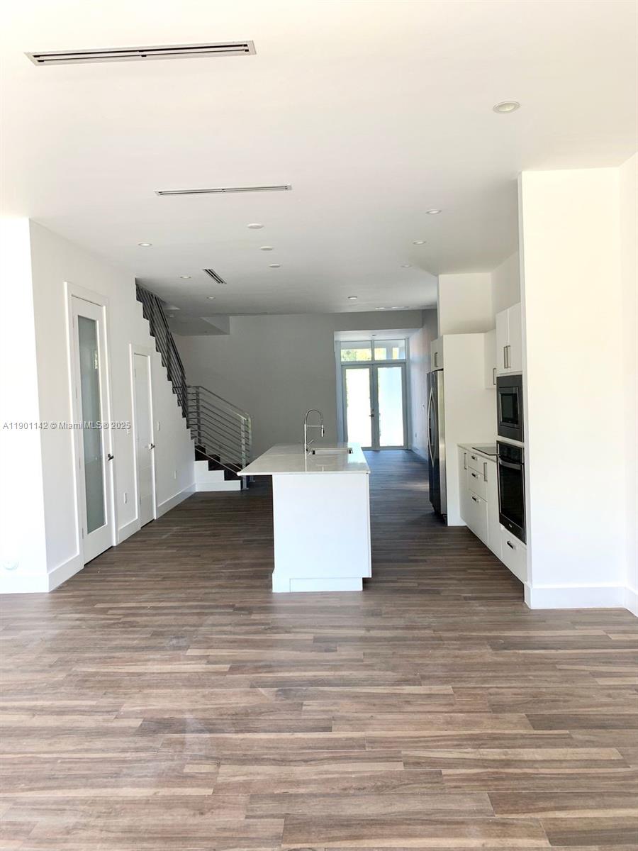 AVALON SUB - Residential Lease