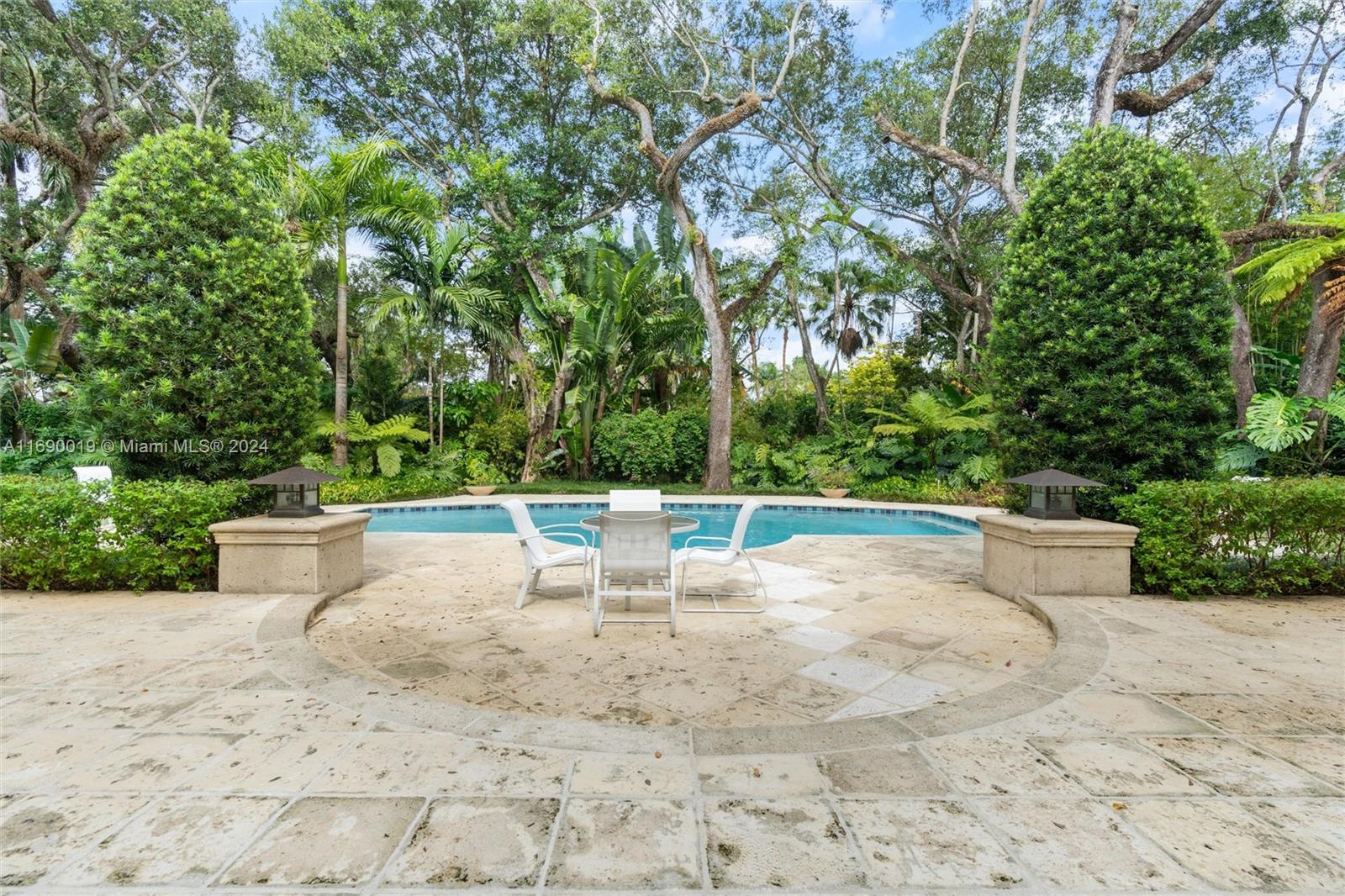 KERRWOOD OAKS - Residential