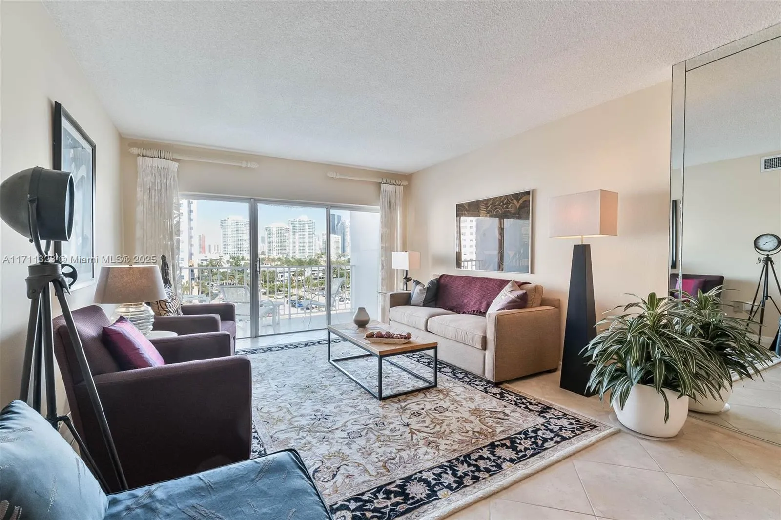 Sunny Isles Beach, Florida 33160, United States, 1 Bedroom Bedrooms, ,2 BathroomsBathrooms,Residential,Active,24377