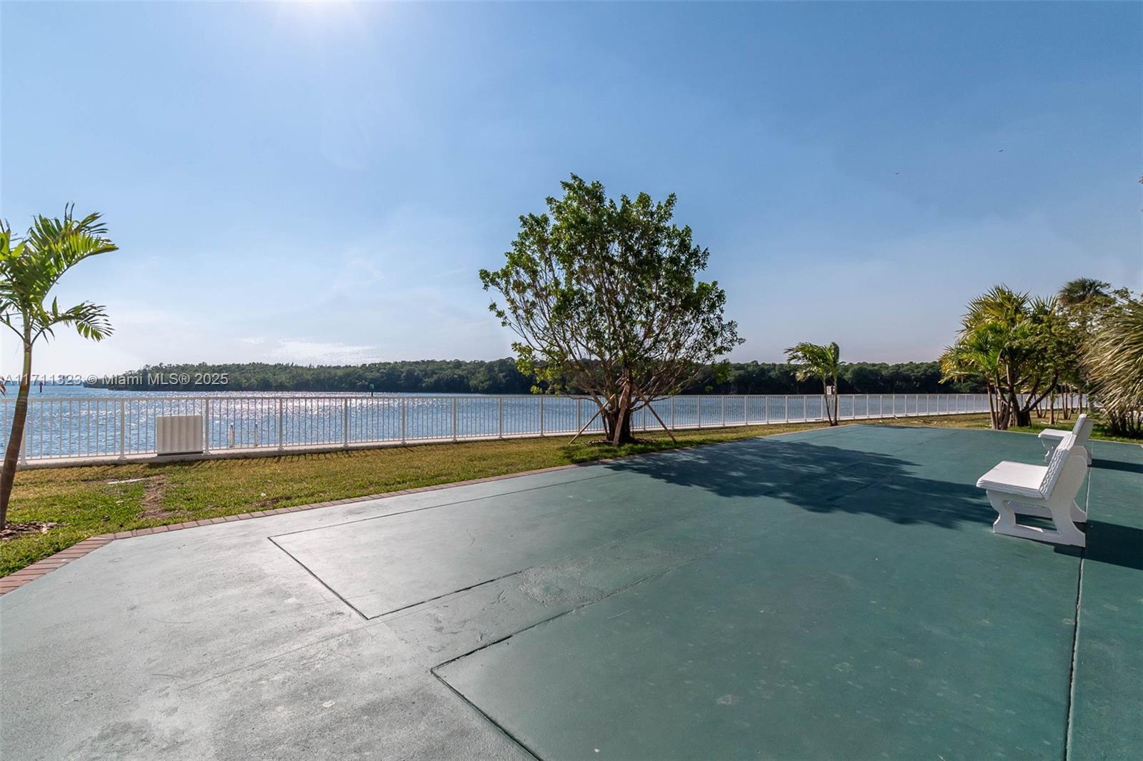 ARLEN HOUSE WEST CONDO - Residential