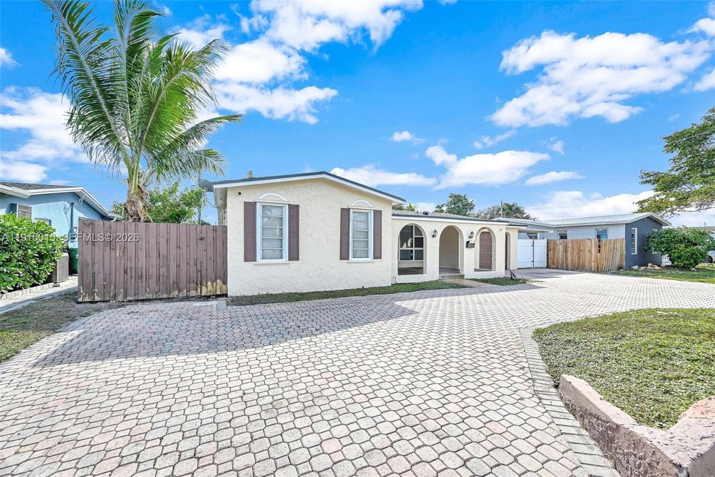 Photo of 9180 SW 55th St, Cooper City, FL 33328 (MLS # A11915015)