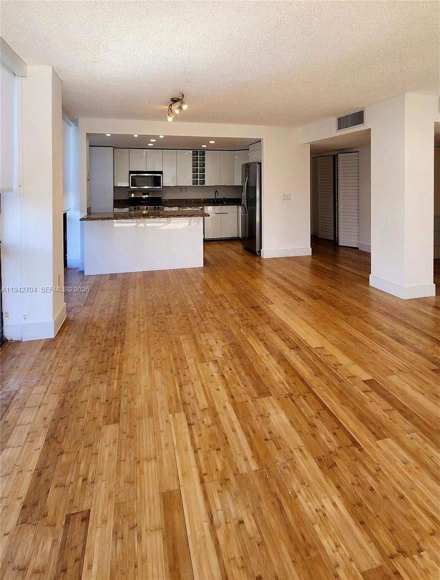 Spacious 2-bedroom, 2-bath residence in a waterfront building featuring floor-to-ceiling windows with stunning bay and city views and abundant natural light. Open and functional layout with washer and dryer inside the unit. Full-service Charter Club Condo offers 24-hour security, valet, pool, fitness center, tennis courts, and marina. Prime location with easy access to Downtown Miami, Brickell, Design District, and major highways.