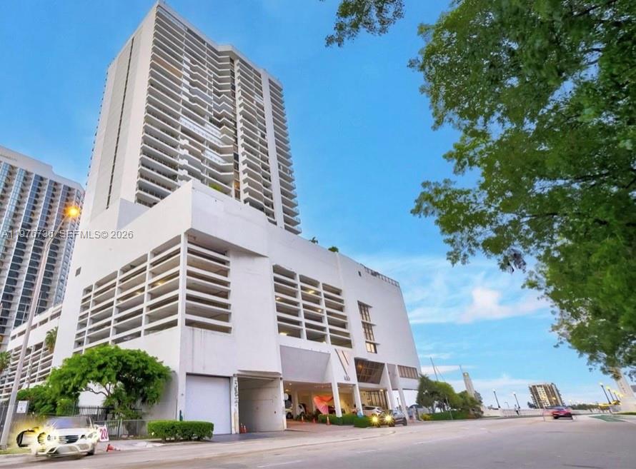 VENETIA CONDO - Residential Lease