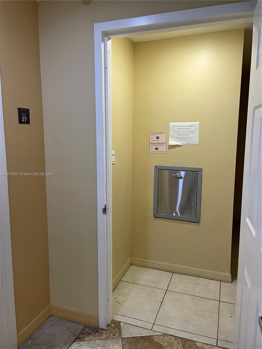 DIXIE GROVE RESIDENCES CO - Residential Lease
