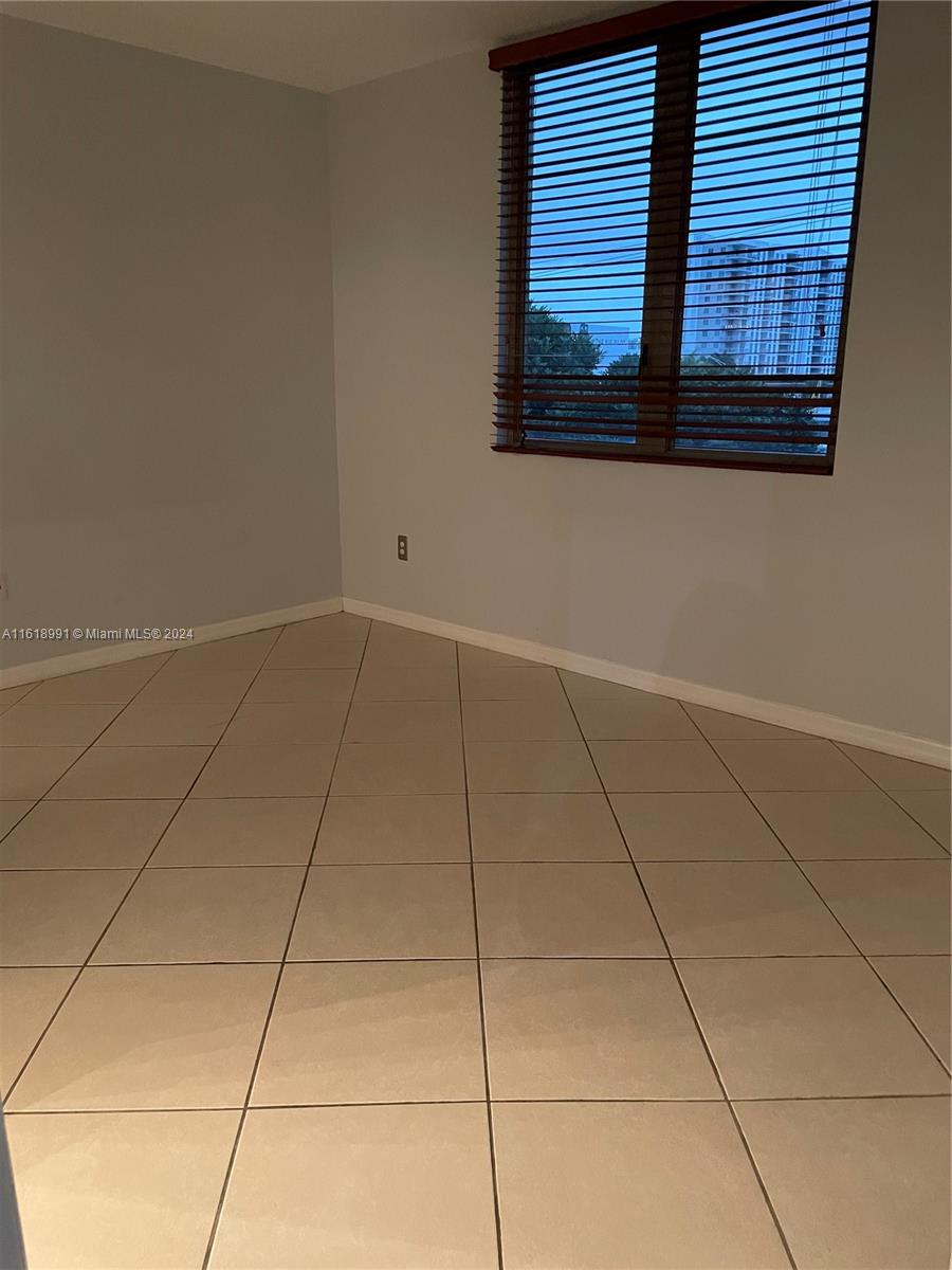 DIXIE GROVE RESIDENCES CO - Residential Lease