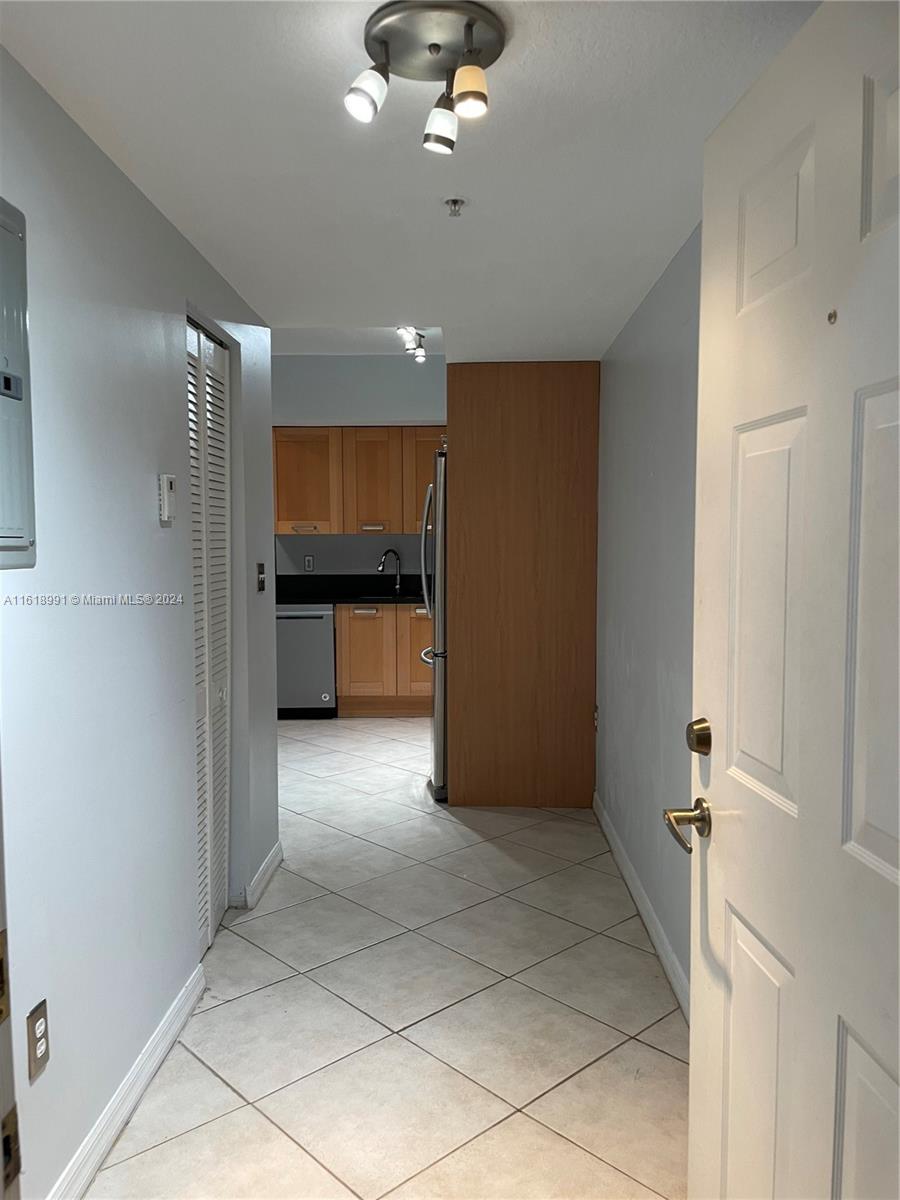 DIXIE GROVE RESIDENCES CO - Residential Lease