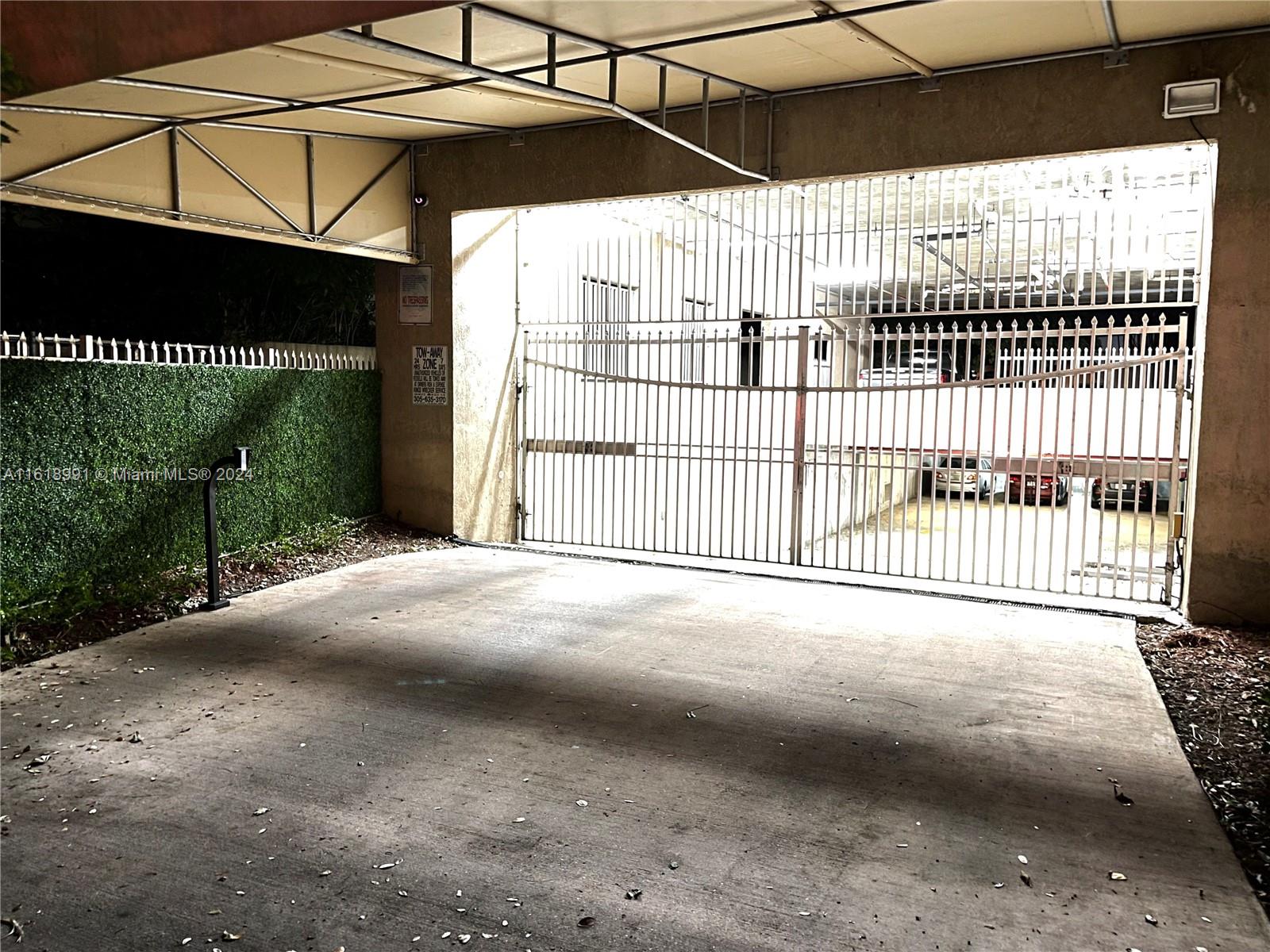 DIXIE GROVE RESIDENCES CO - Residential Lease
