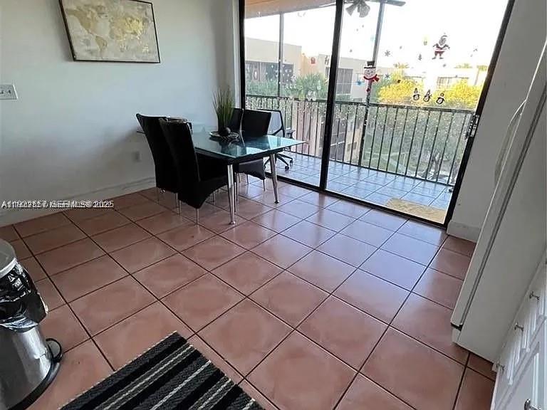 HORIZONS WEST CONDO #5 - Residential