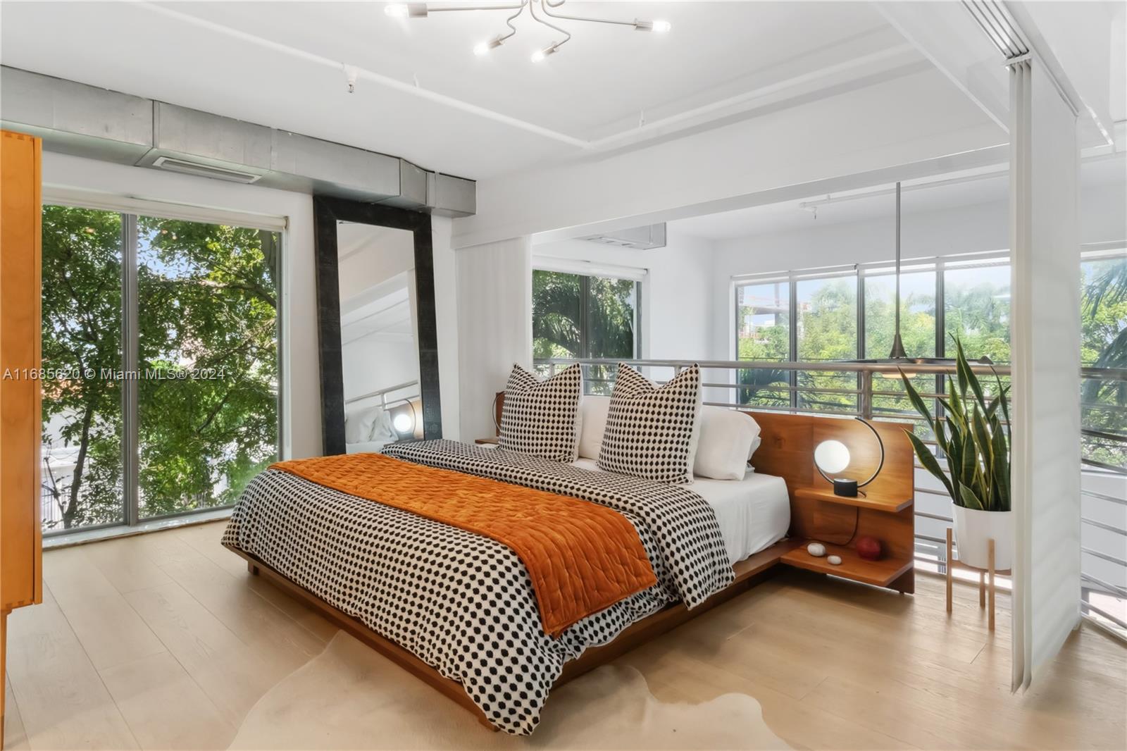 THE MANHATTAN CONDO - Residential
