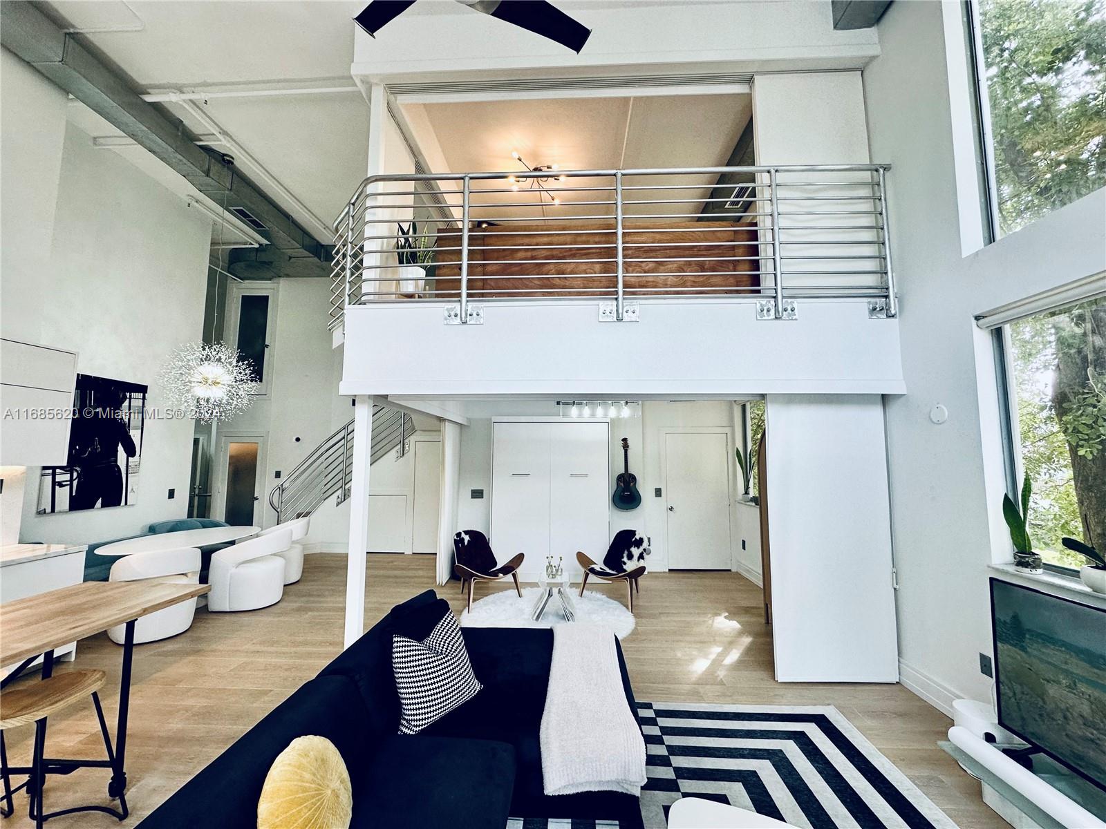 THE MANHATTAN CONDO - Residential