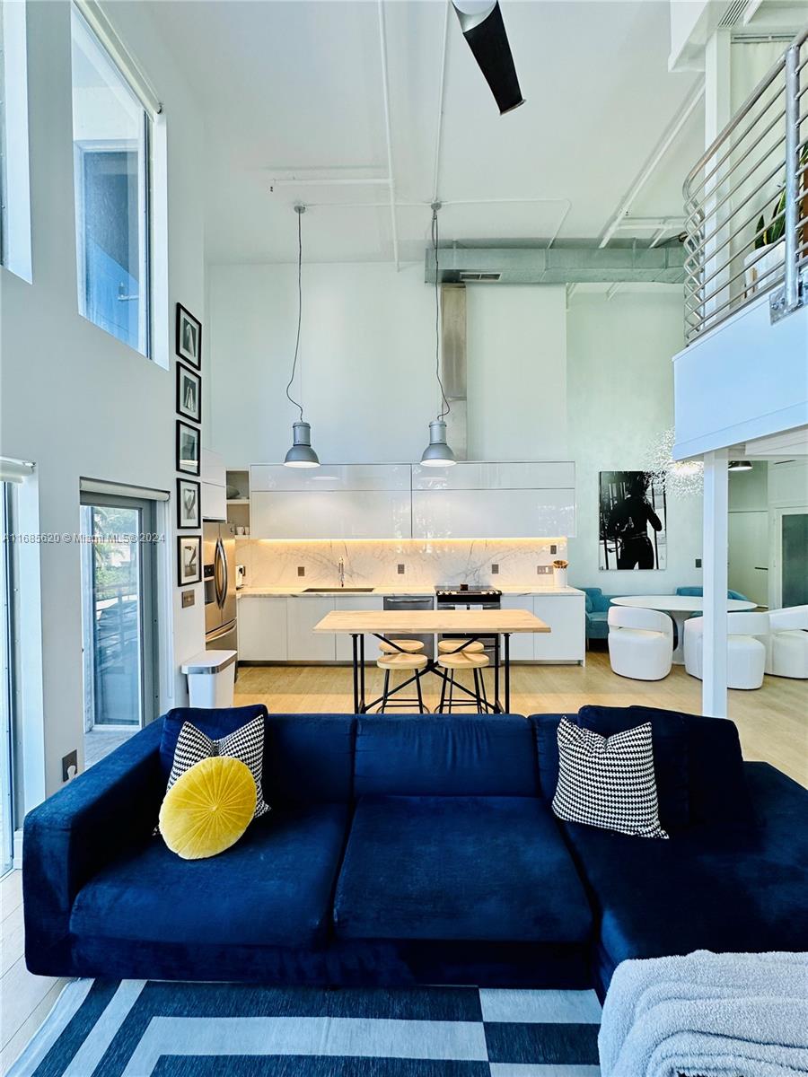 THE MANHATTAN CONDO - Residential