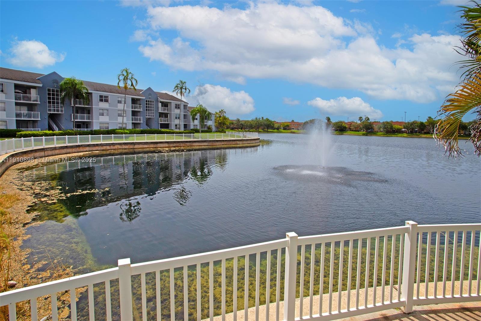 LE CLUB AT OLD CUTLER CON - Residential