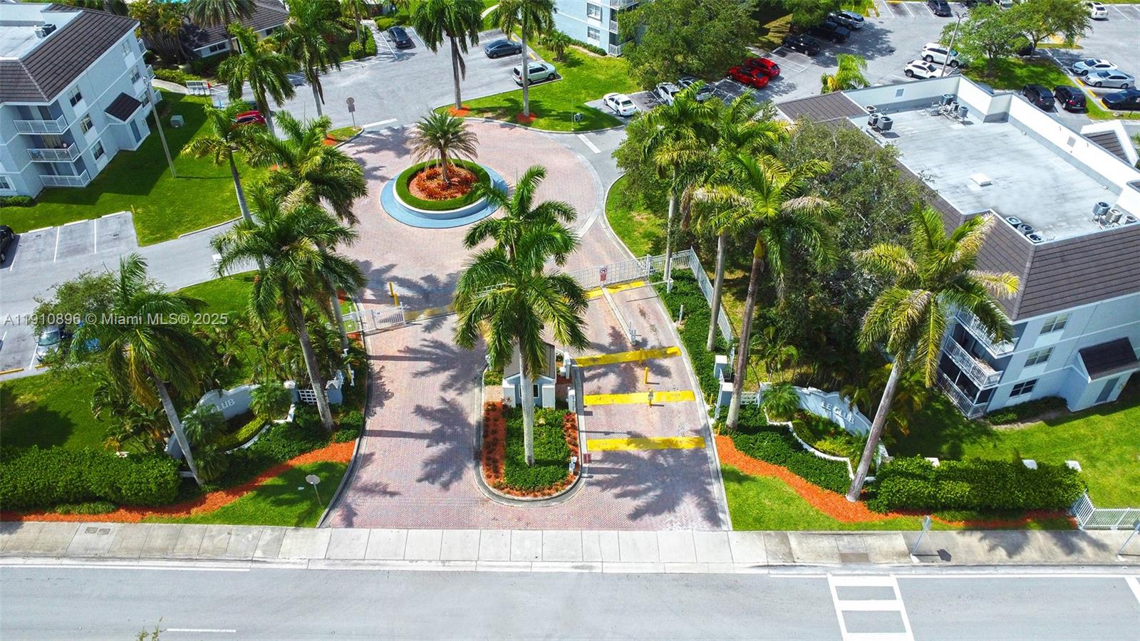 LE CLUB AT OLD CUTLER CON - Residential