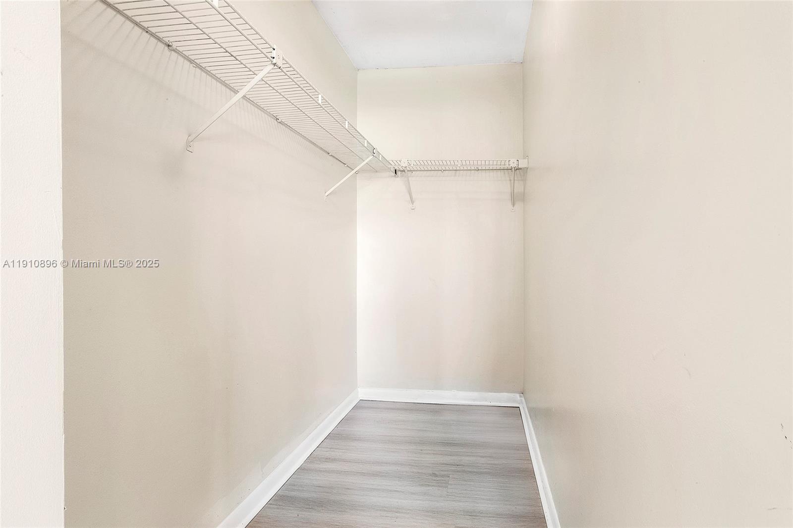 LE CLUB AT OLD CUTLER CON - Residential