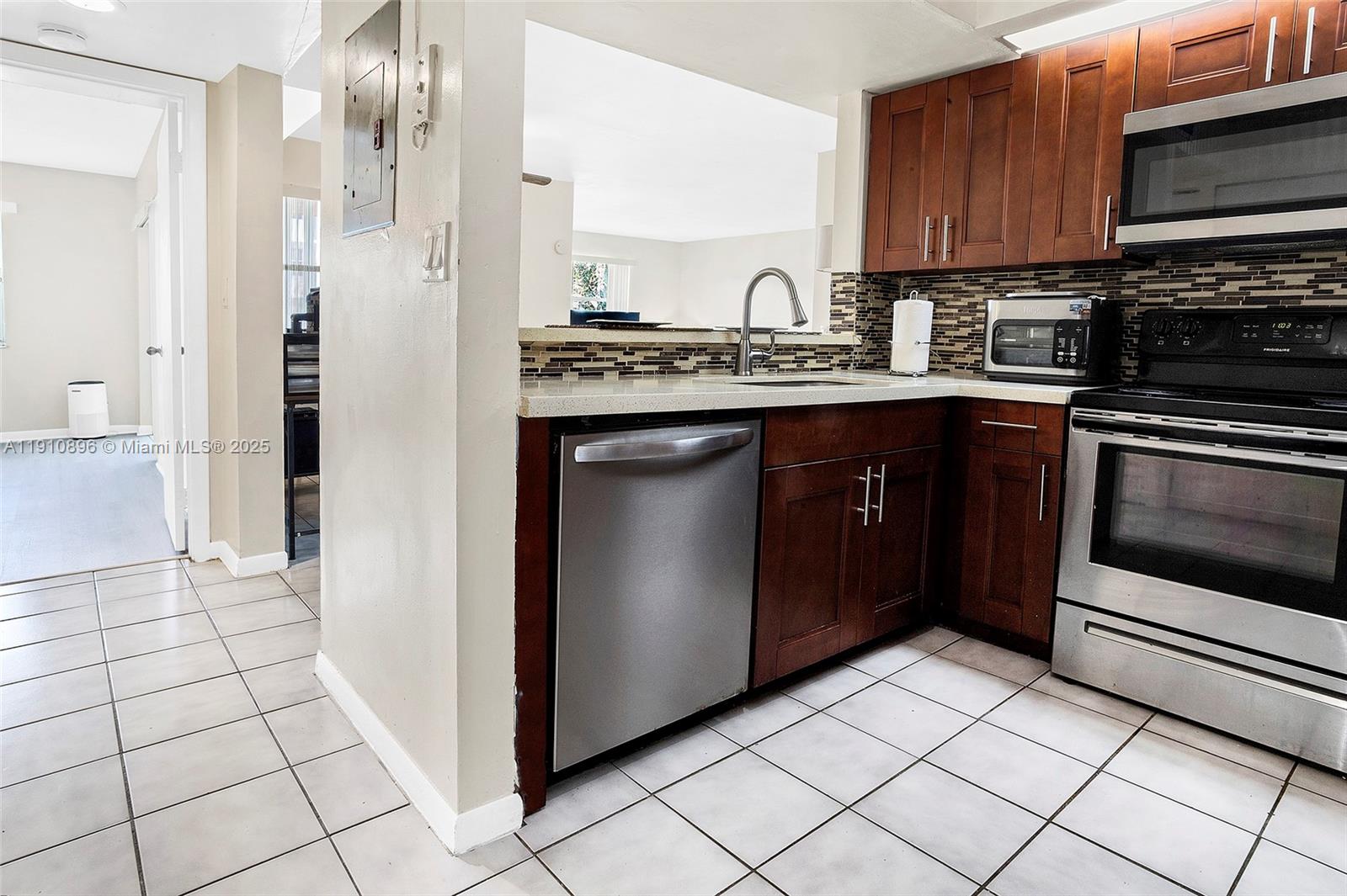 LE CLUB AT OLD CUTLER CON - Residential