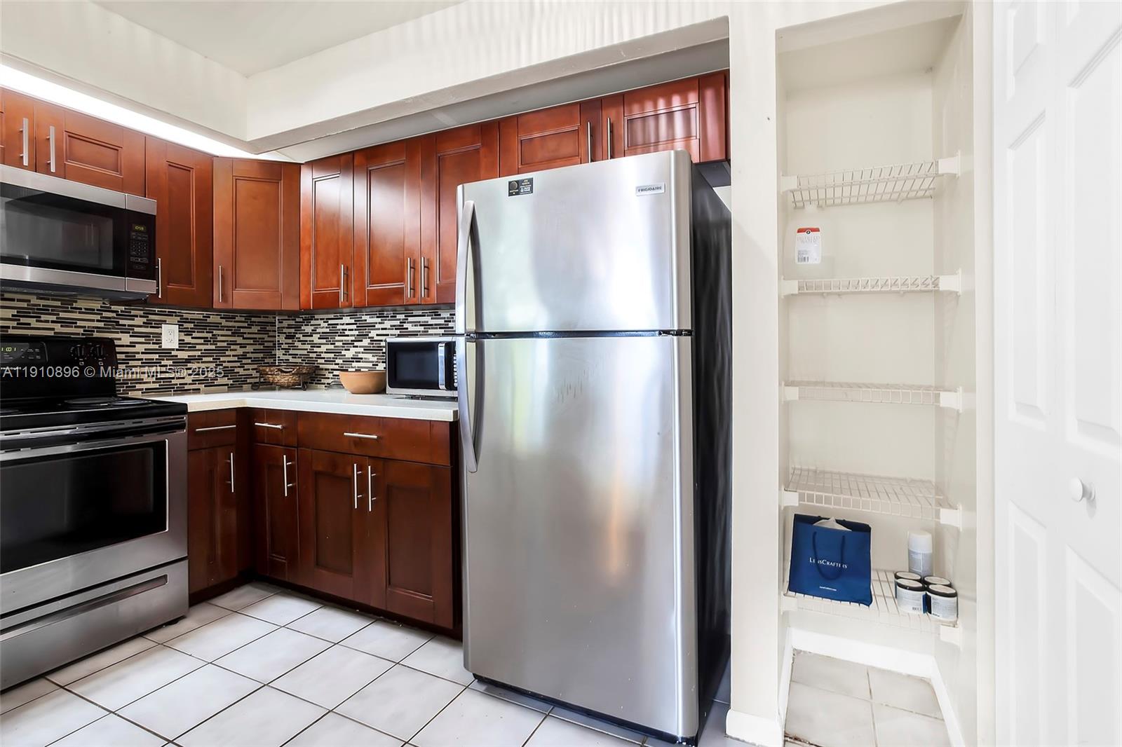 LE CLUB AT OLD CUTLER CON - Residential