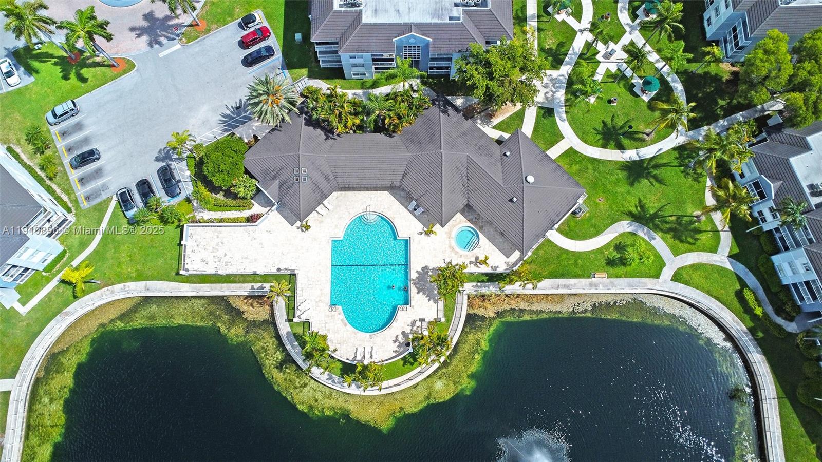 LE CLUB AT OLD CUTLER CON - Residential