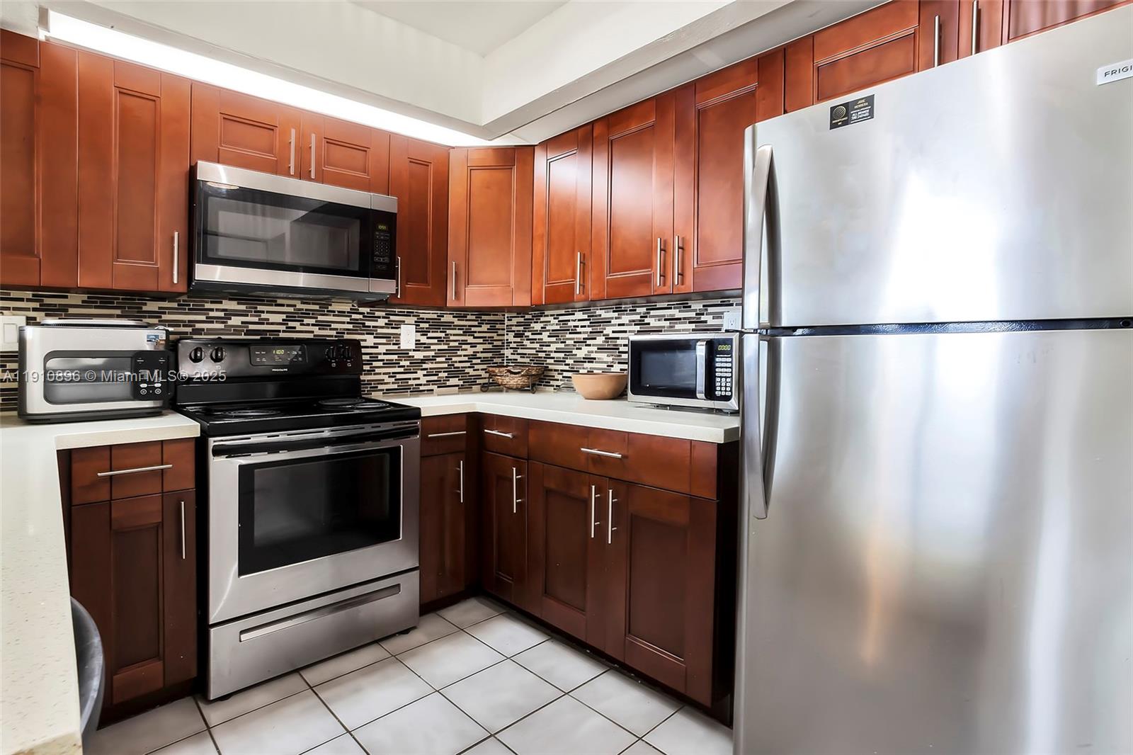 LE CLUB AT OLD CUTLER CON - Residential